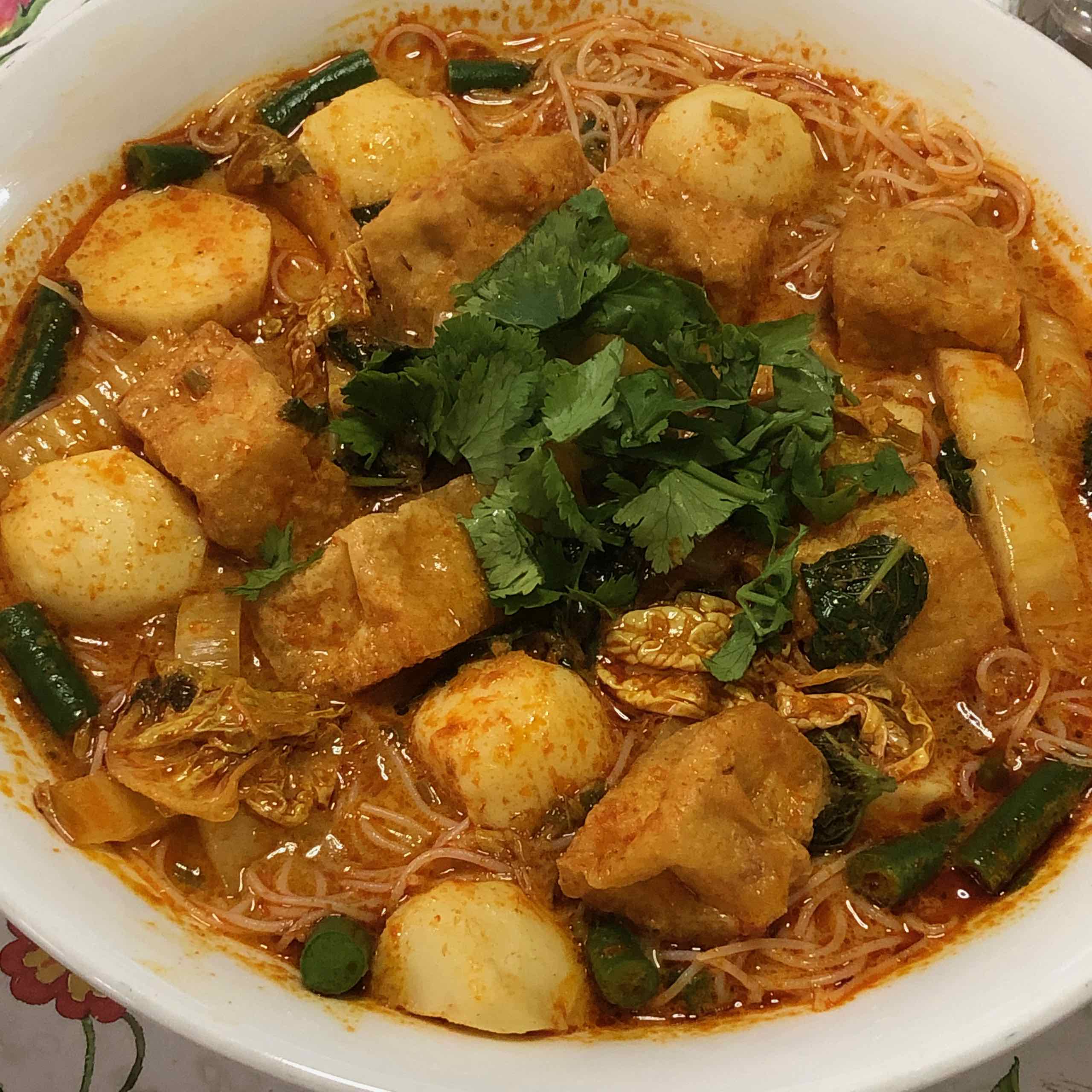 Lyn's laksa featured image